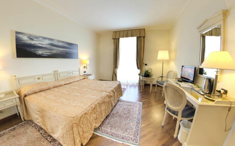 Hotel Savoy Palace Gardone Riviera Eksteriør bilde