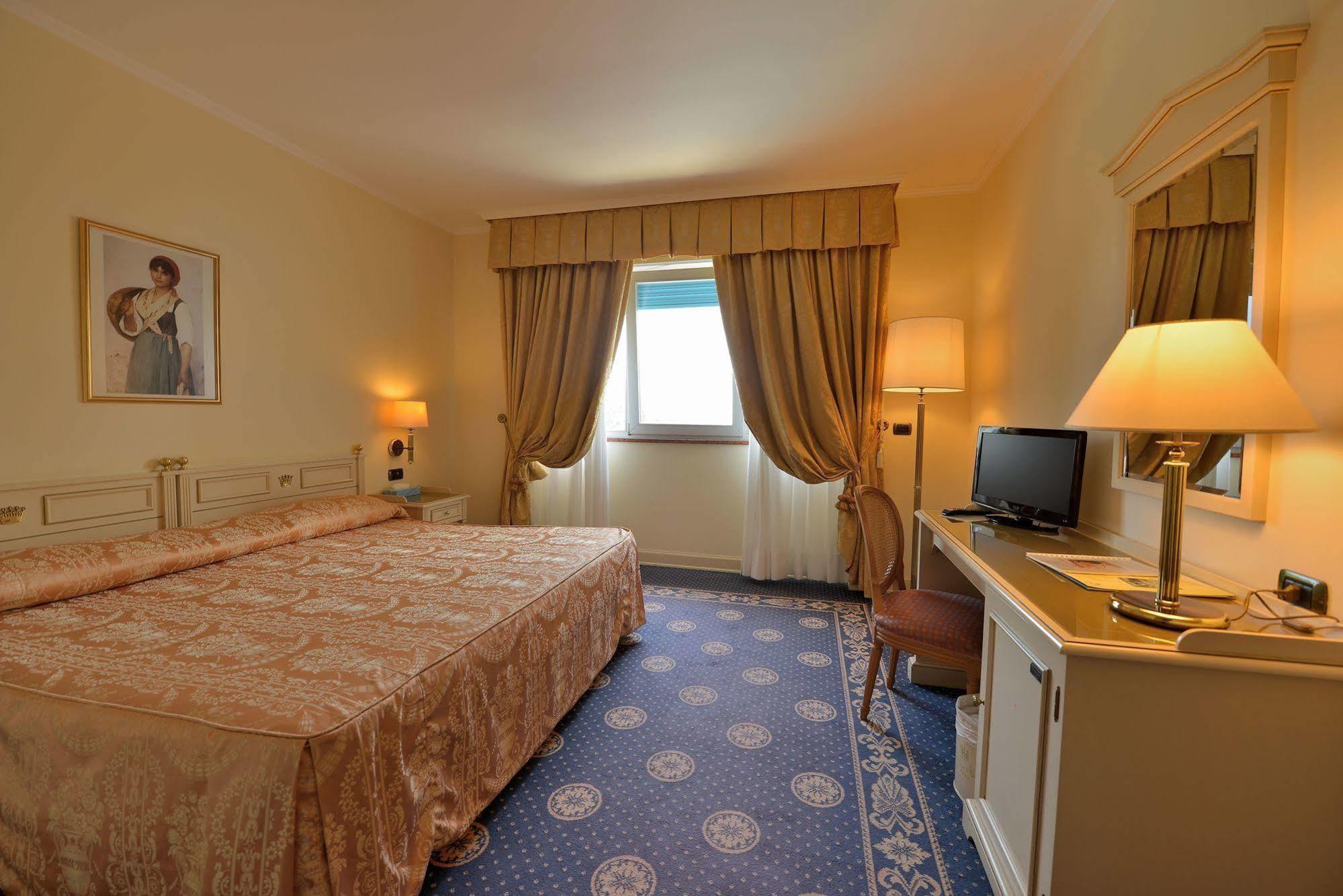 Hotel Savoy Palace Gardone Riviera Eksteriør bilde