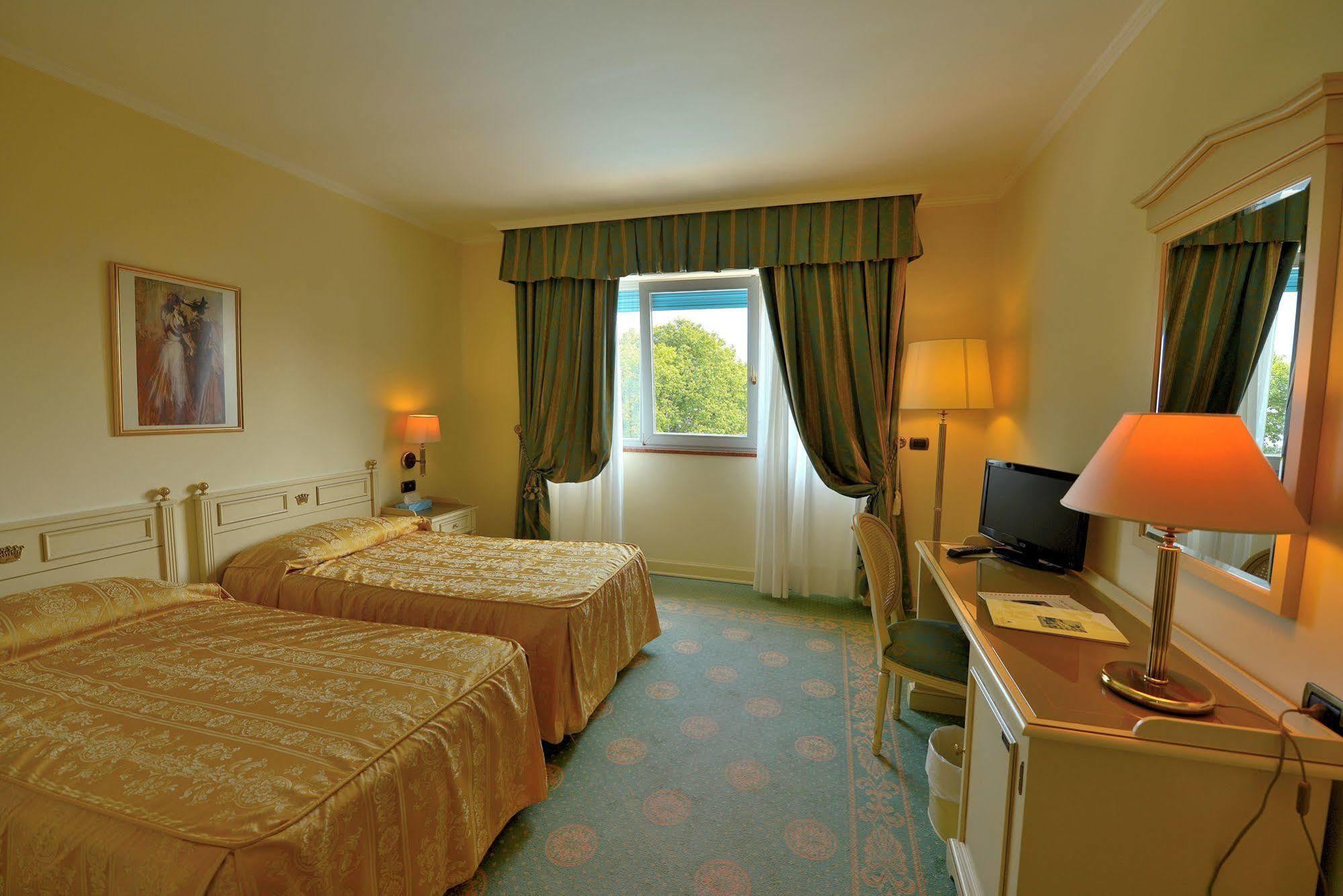 Hotel Savoy Palace Gardone Riviera Eksteriør bilde